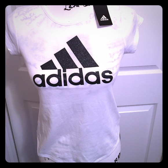 adidas Tops - ( Junior) Girl’s Adidas Tee adidas Tops - ( Junior) Girl’s Adidas Tee